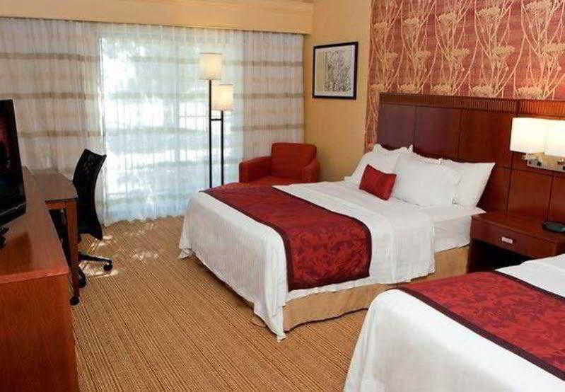 Hotel Courtyard By Marriott Champaign Exterior foto